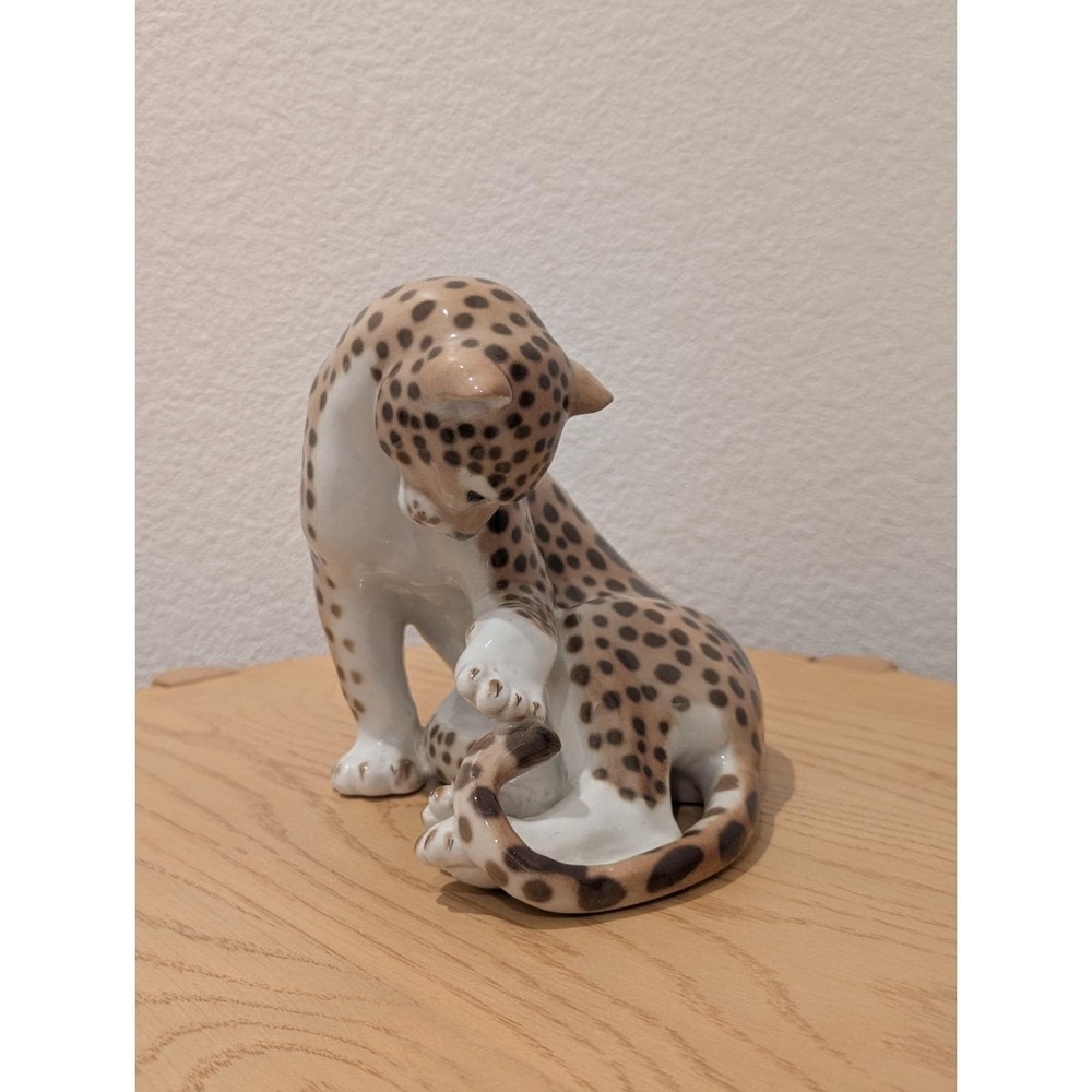 Lomonosov Porcelain Cheetah  (RARE)  Excellent Condition